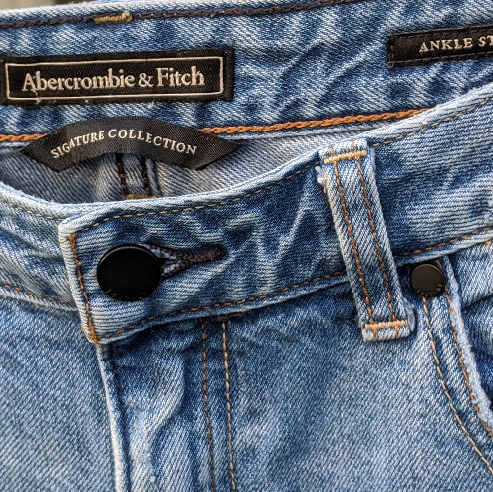 Abercrombie & Fitch Straight Mom's Jeans 28R